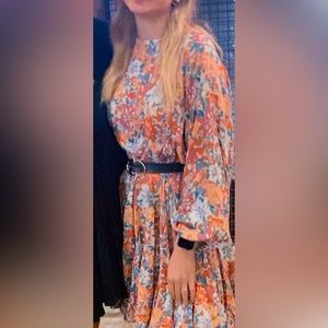 Stunning Boutique dress Fabulous FALL color Flattering fit Like new sz Small